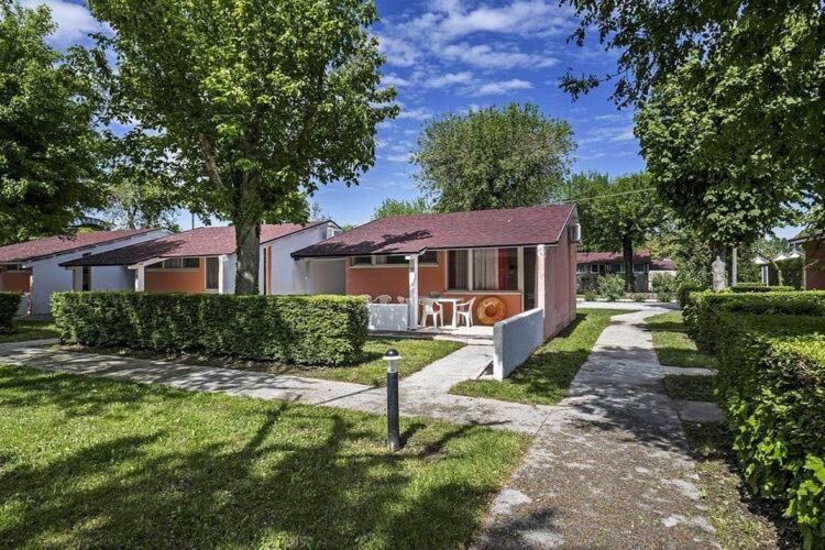 Bungalow In Caorle With Garden Furniture Villa Duna Verde Exteriör bild