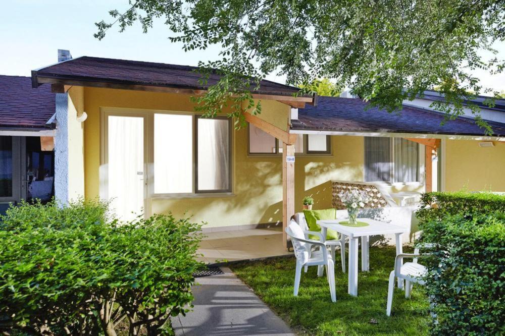 Bungalow In Caorle With Garden Furniture Villa Duna Verde Exteriör bild