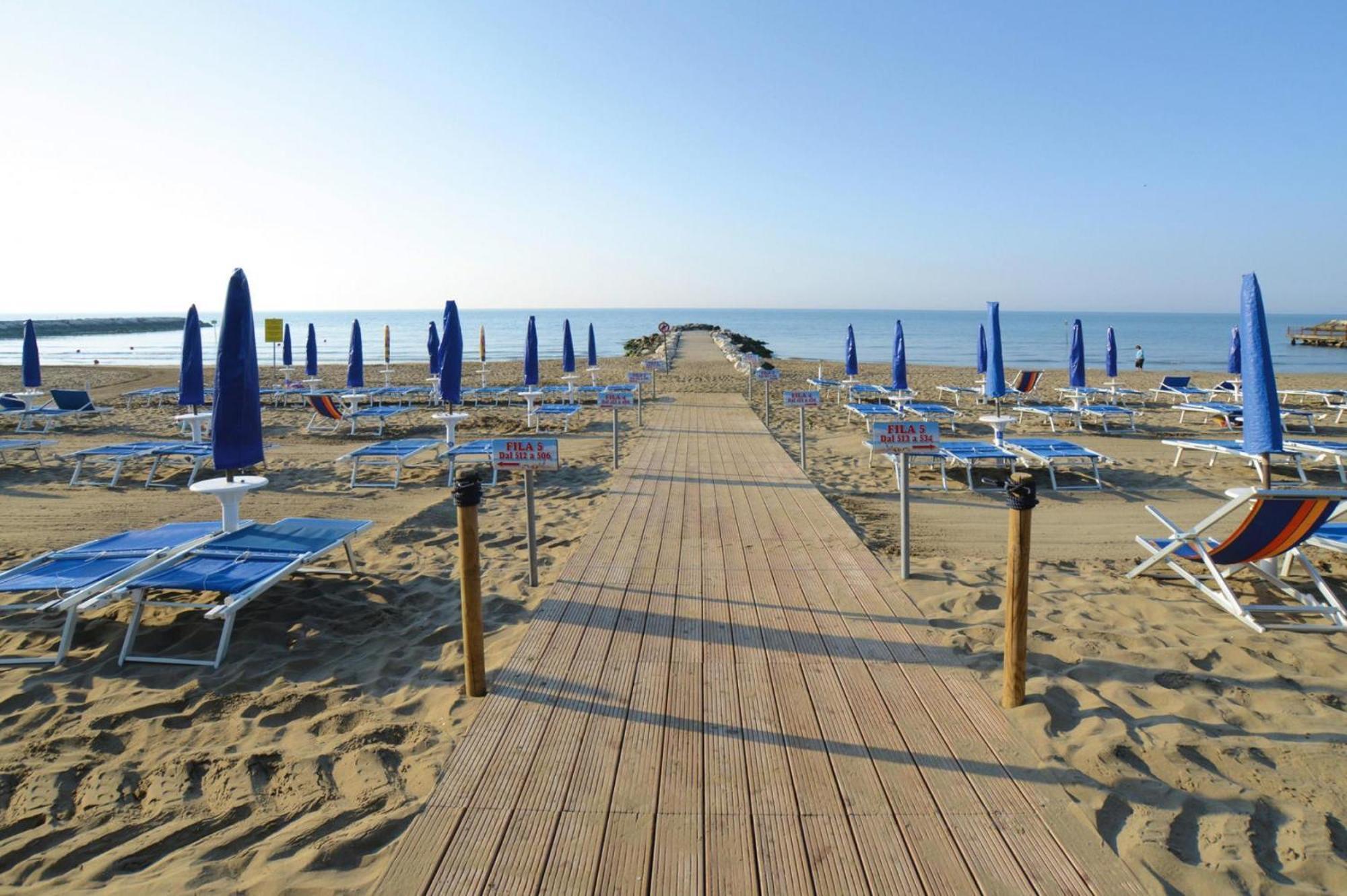 Bungalow In Caorle With Garden Furniture Villa Duna Verde Exteriör bild